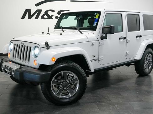 Used 2017 Jeep Wrangler Unlimited Sahara w/ Connectivity Group AWD/4WD image 2