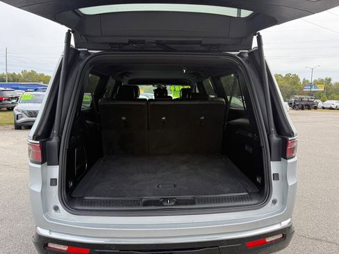 Used 2024 Jeep Wagoneer L Series II w/ Flexible Seating Group image 12
