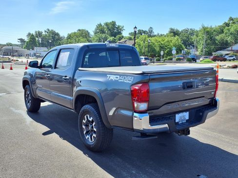 Used 2017 Toyota Tacoma TRD Off-Road w/ Tow Package (A/T) AWD/4WD image 29