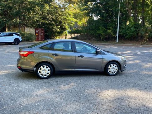 Used 2013 Ford Focus S FWD image 4