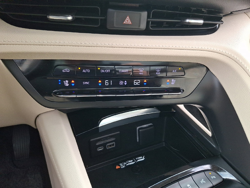Used 2023 Buick Envision Avenir AWD/4WD image 20