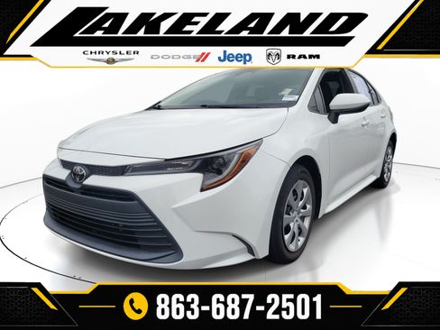 Used 2023 Toyota Corolla LE FWD image 3