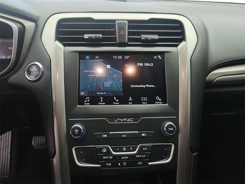 Used 2019 Ford Fusion SE image 18