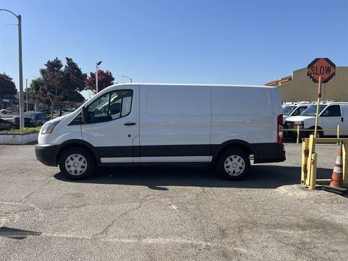 Used 2019 Ford Transit 150 130 Low Roof RWD image 4