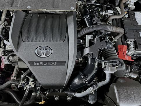 Used 2024 Toyota Highlander XLE image 14