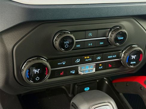 Used 2025 Ford Bronco Heritage Edition image 14