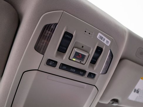 Used 2023 Toyota Highlander L image 24