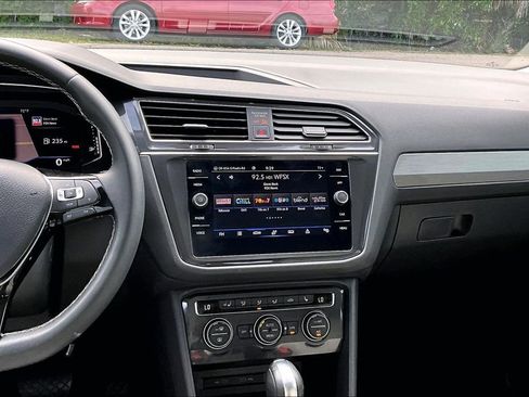 Certified 2021 Volkswagen Tiguan SEL FWD image 20