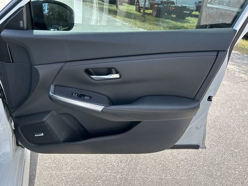 Used 2021 Nissan Sentra SR w/ SR Premium Package image 41