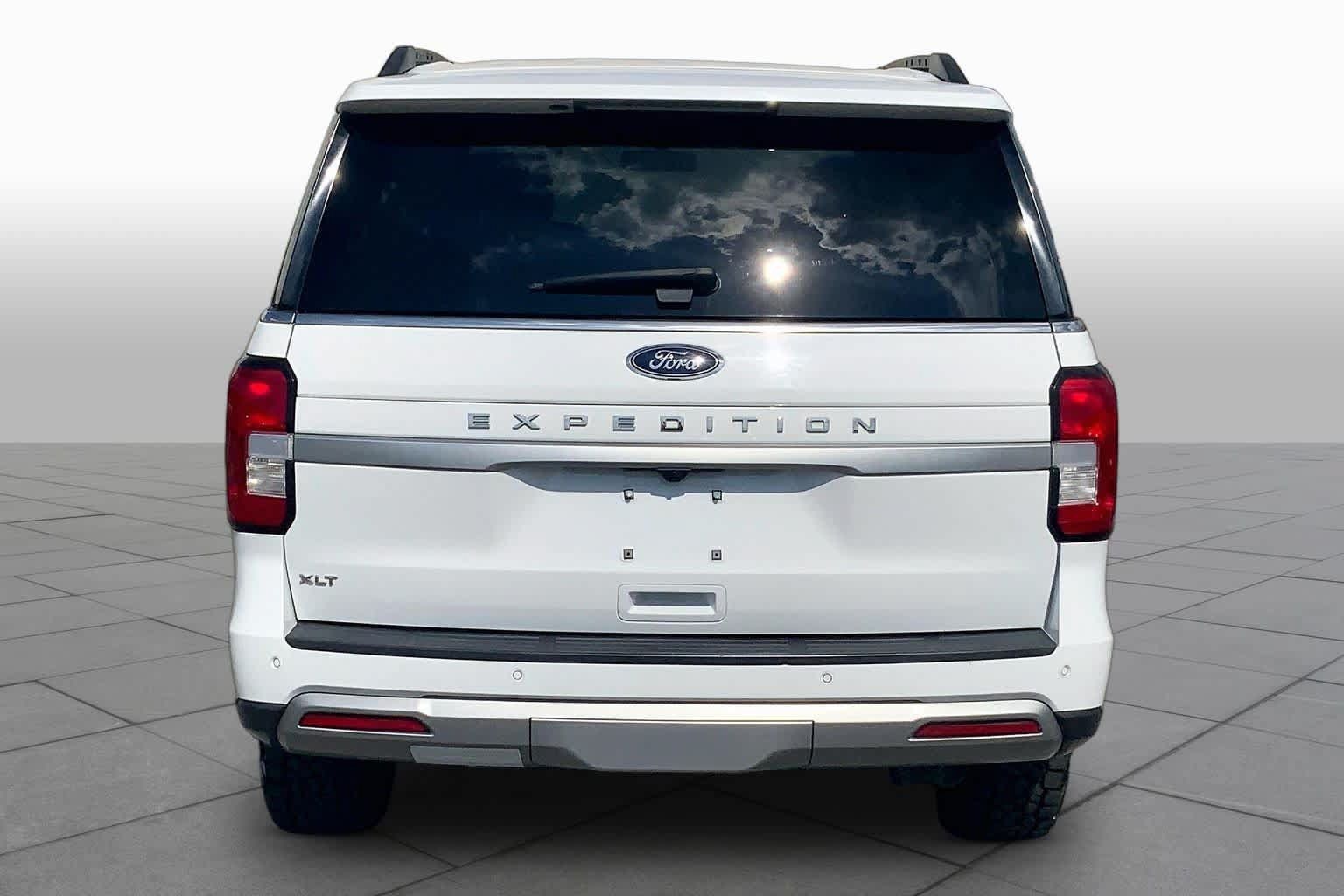 Used 2024 Ford Expedition XLT AWD/4WD image 5