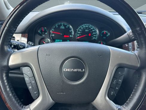 Used 2014 GMC Yukon XL Denali image 18