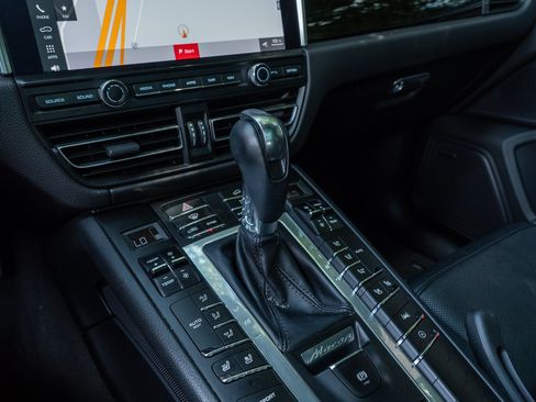 Used 2019 Porsche Macan AWD/4WD image 30