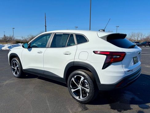 Used 2024 Chevrolet Trax RS w/ Driver Confidence Package image 5