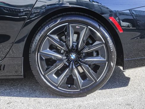 Used 2026 BMW 750e xDrive w/ Premium Package AWD/4WD image 8