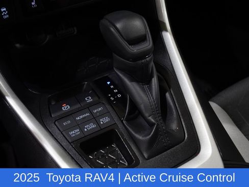 Used 2025 Toyota RAV4 XLE image 22