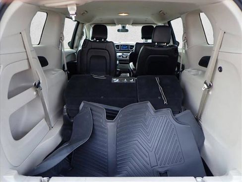 Used 2019 Chrysler Pacifica L image 8