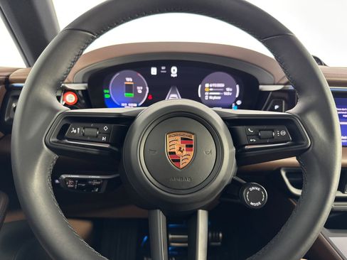 Certified 2025 Porsche Macan 4S Electric AWD/4WD image 28