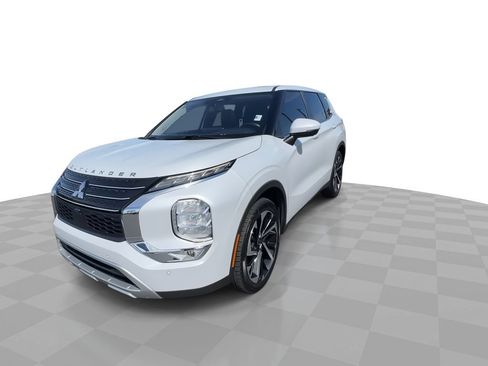 Used 2022 Mitsubishi Outlander SE FWD image 3