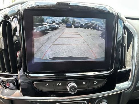 Used 2019 Chevrolet Traverse LT FWD image 16