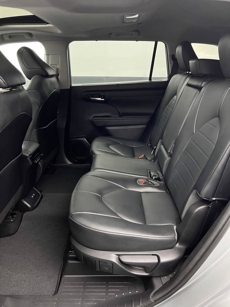 Used 2020 Toyota Highlander XLE FWD image 20