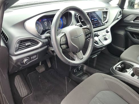 Used 2020 Chrysler Pacifica Touring w/ Advanced Safetytec Group image 24