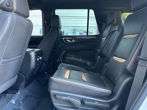 Used 2023 GMC Yukon AT4 w/ Technology Package AWD/4WD image 12