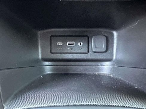 Used 2022 Chevrolet Equinox RS w/ LPO, Floor Liner Package image 15