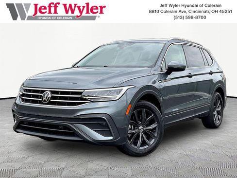 Used 2024 Volkswagen Tiguan SE FWD image 1
