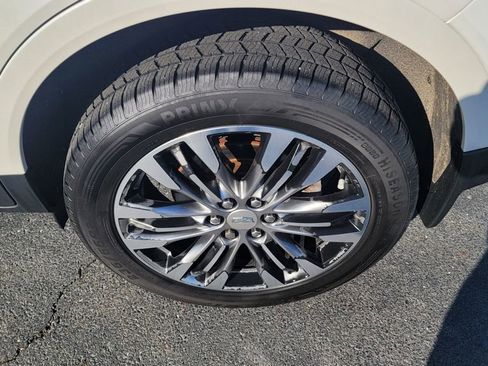 Used 2017 Cadillac XT5 Premium Luxury w/ LPO, Wheel Lock Package FWD image 8