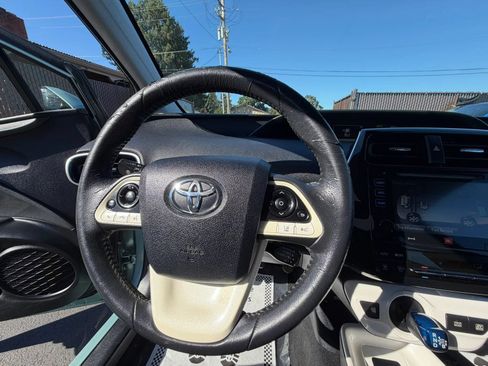 Used 2016 Toyota Prius Four Touring w/ Premium Convenience Package FWD image 17