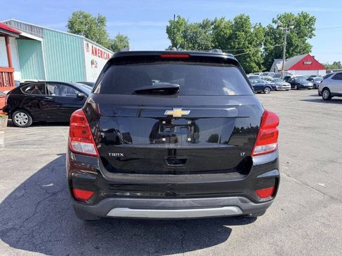 Used 2019 Chevrolet Trax LT w/ LT Convenience Package FWD image 4