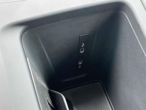 New 2025 Volkswagen Tiguan SE FWD image 29