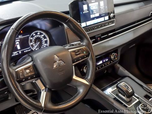 Used 2023 Mitsubishi Outlander SE AWD/4WD image 15