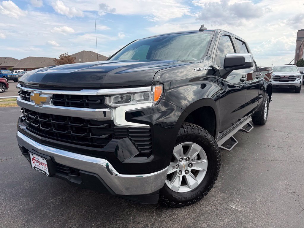 Used 2023 Chevrolet Silverado 1500 LT AWD/4WD image 2