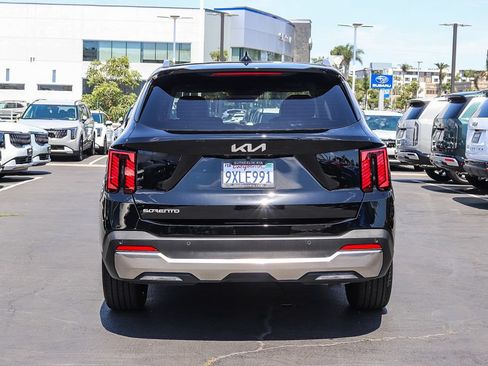 Certified 2025 Kia Sorento SX FWD image 5