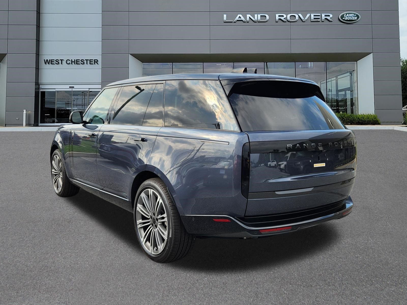 New 2026 Land Rover Range Rover Long Wheelbase SE AWD/4WD image 3