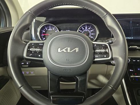 Used 2024 Kia Carnival EX FWD image 21