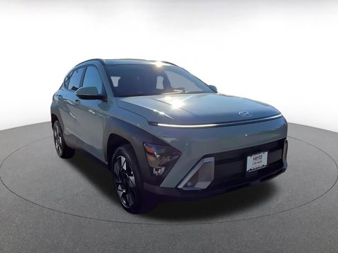Used 2025 Hyundai Kona SEL image 3