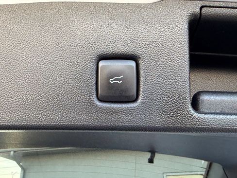 Used 2022 Ford Escape SE w/ Convenience Package FWD image 40