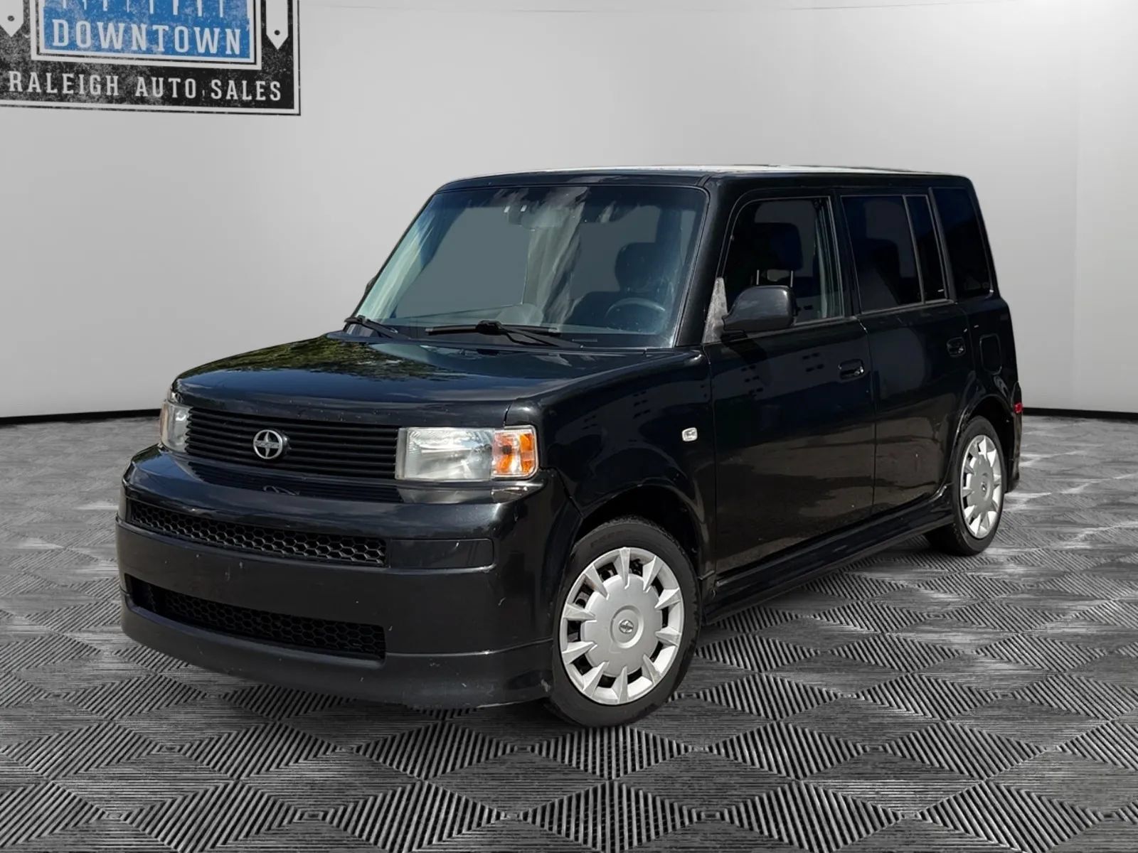 Used 2006 Scion xB FWD image 2