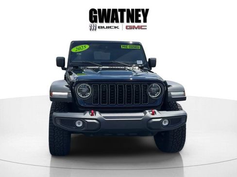 Used 2025 Jeep Gladiator Rubicon w/ Convenience Group AWD/4WD image 2