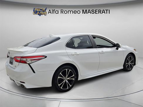 Used 2019 Toyota Camry SE image 6