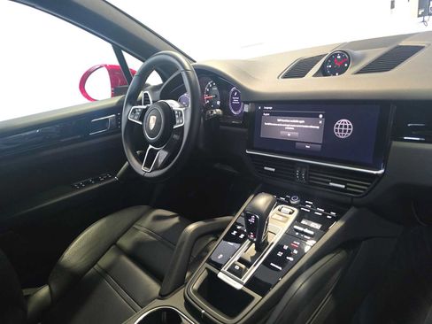 Used 2023 Porsche Cayenne AWD/4WD image 11