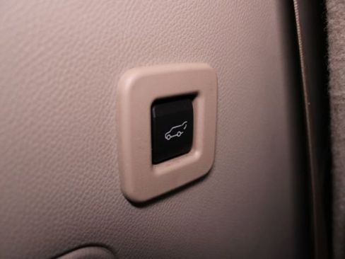 Used 2015 Lincoln Navigator 2WD image 29