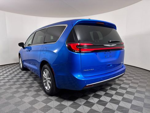New 2026 Chrysler Pacifica Select AWD/4WD image 22