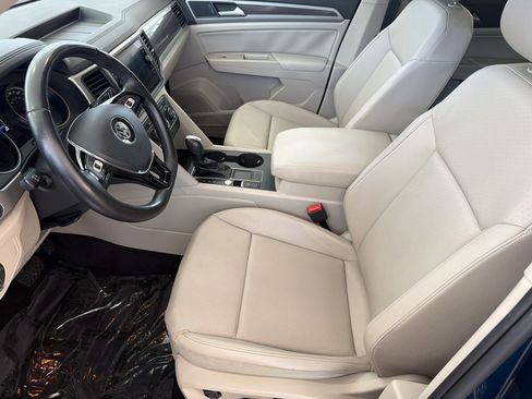 Used 2020 Volkswagen Atlas SE w/ Panoramic Sunroof Package FWD image 5
