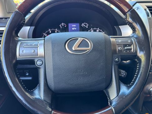Used 2018 Lexus GX 460 Luxury w/ Preferred Accessory Package AWD/4WD image 33