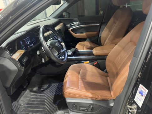 Used 2022 Audi e-tron Premium Plus AWD/4WD image 7