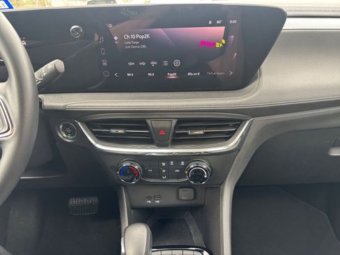 Used 2025 Buick Encore GX Preferred image 17