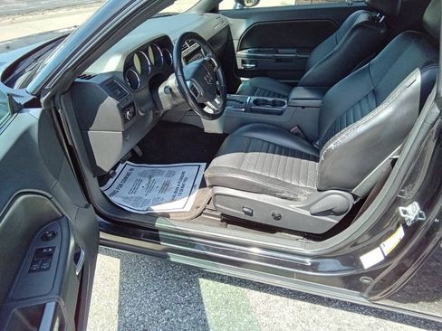 Used 2011 Dodge Challenger RWD image 8